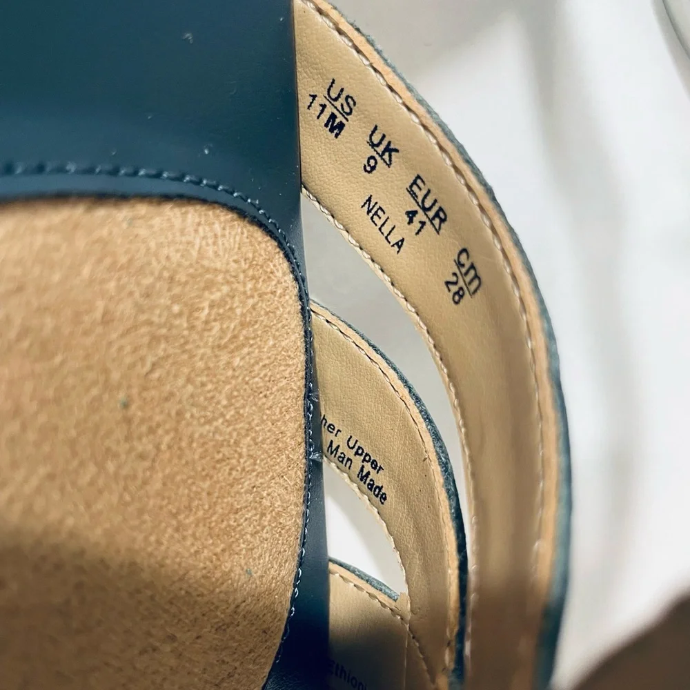 NIB! Naturalizer “Nella” Denim Blue Strappy Sandals Cushioned Footbed